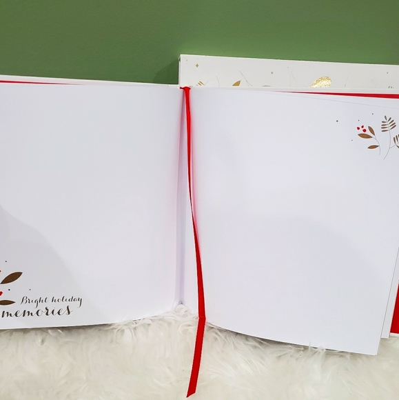 Hallmark Christmas keepsake memory book - Picture 6 of 11